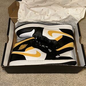Air Jordan 1 Black/White/Pollen Mid Sneakers Men’s 13